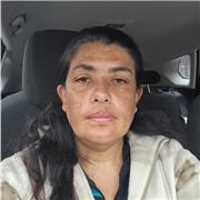 Profesor de matemáticas imparte clases a niños y adolecentes